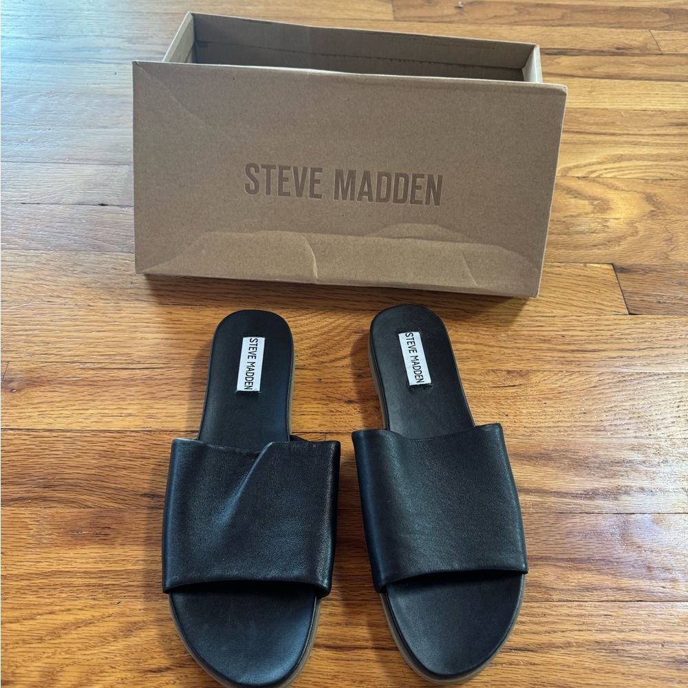 Steve Madden Classic Black Slides - Picture 2 of 3